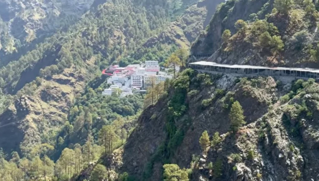 Distant-view-of-Vaishno-Devi-Bhavan