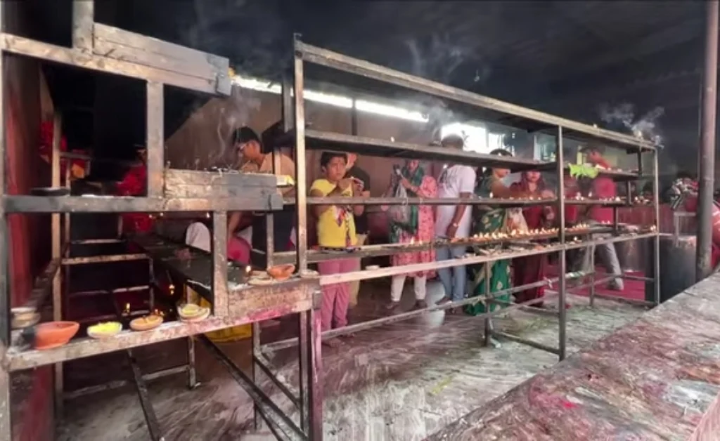 Pilgrims-offering-incense-stick-Kamakhya-Temple