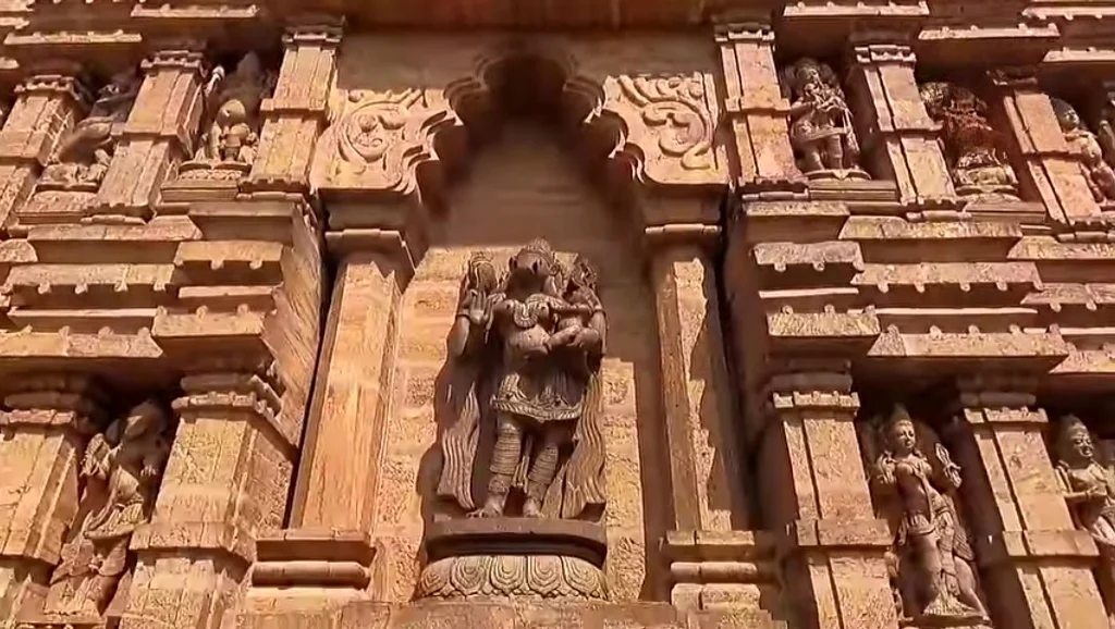 Sculptures-on-Tara-Tarini-Temple