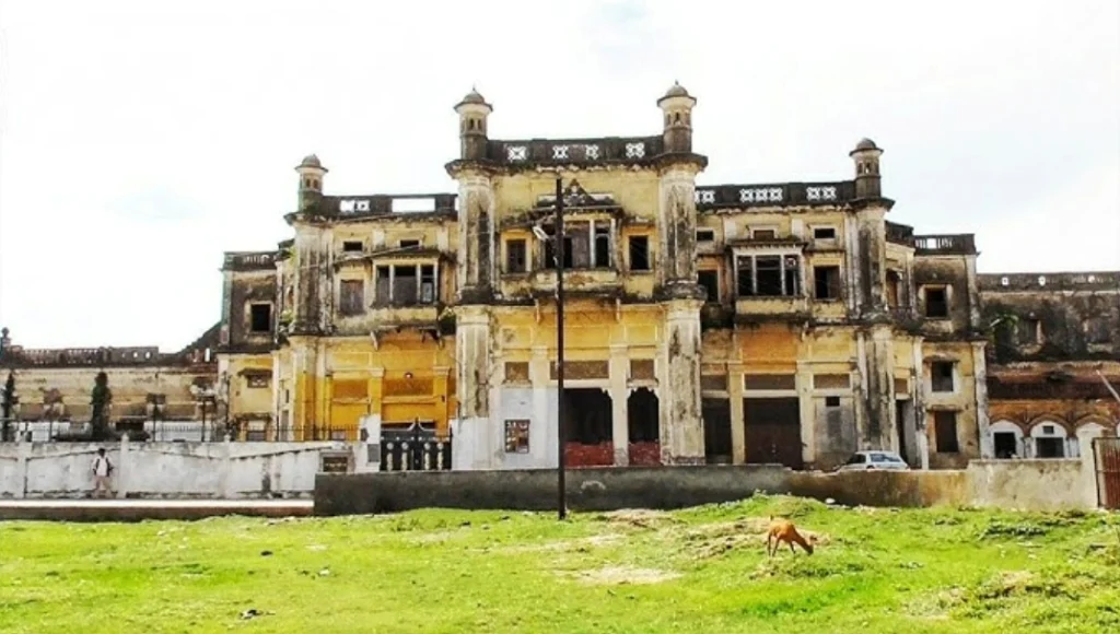 Nanpara-Palace