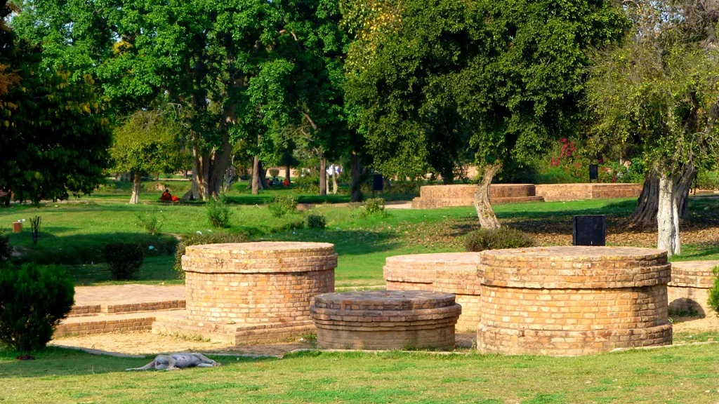 Small_Stupas_Shravasti
