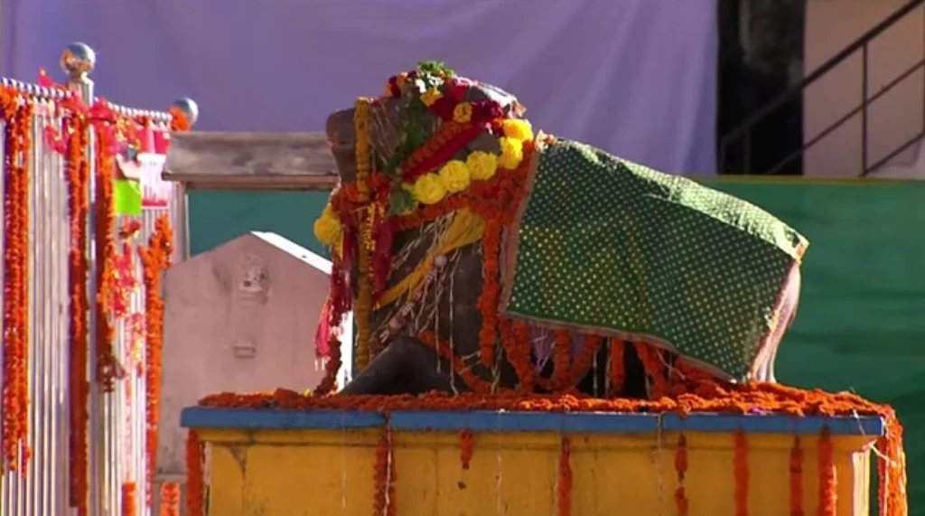 Statue of Nandi at Kedarnath